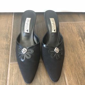 Brighton kitten heel